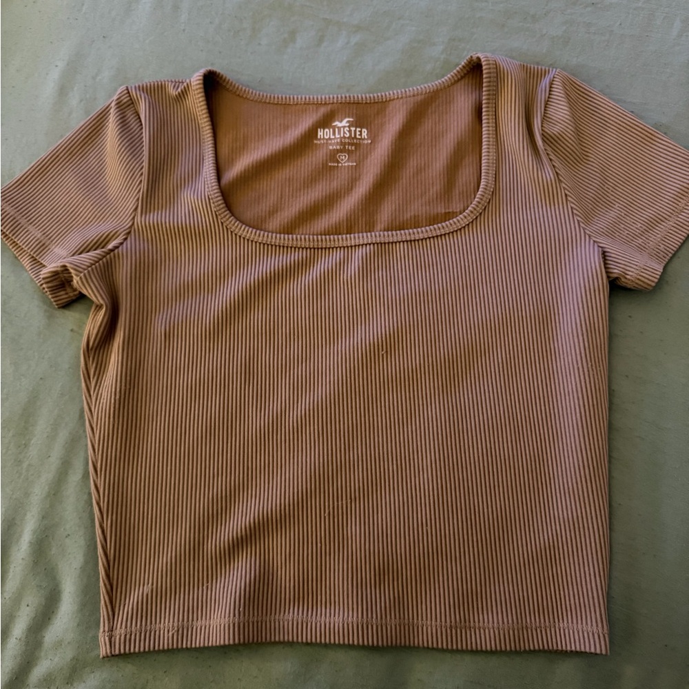 Hollister Women's Beige Ribbed Crop Top
